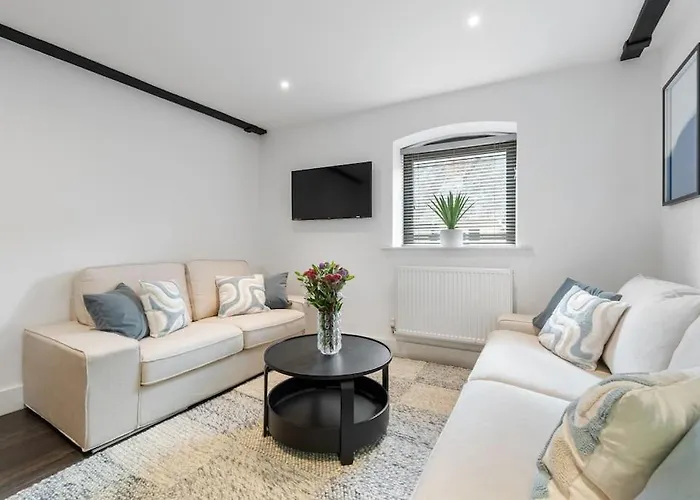 1A The Courtyard, Exeter
